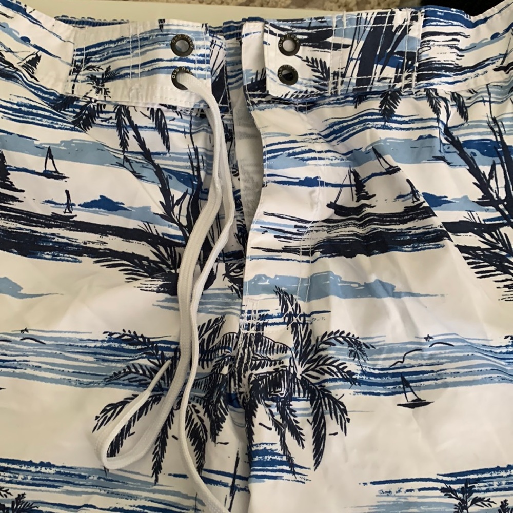 Old Navy board shoets. Size medium. Side and back pockets. Elastic back